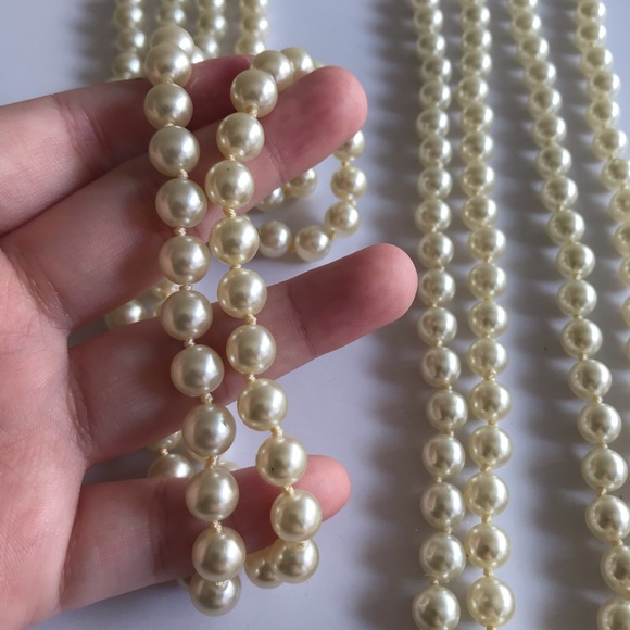 2 LONG PEARL NECKLACES - Picture 4 of 8